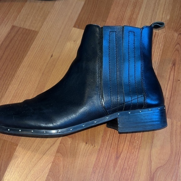 Steve Madden Women's Orchid Ankle Bootie black leather size 10 - Picture 3 of 7